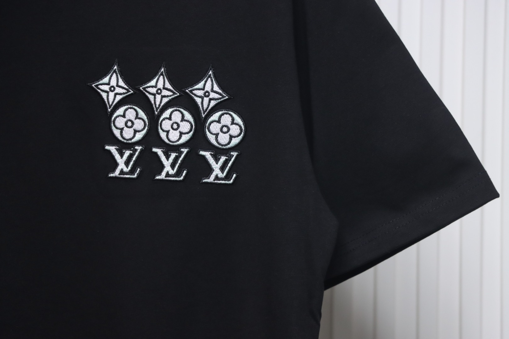 Louis Vuitton 25ss three flower embroidered lettering short-sleeved T-shirt black