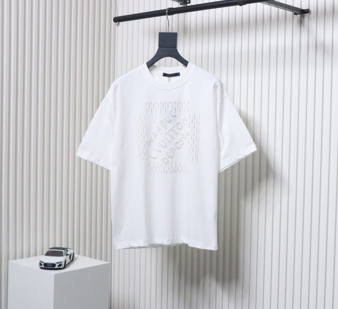 Louis Vuitton ✖ Pharrell joint handmade pearl embroidered short-sleeved T-shirt