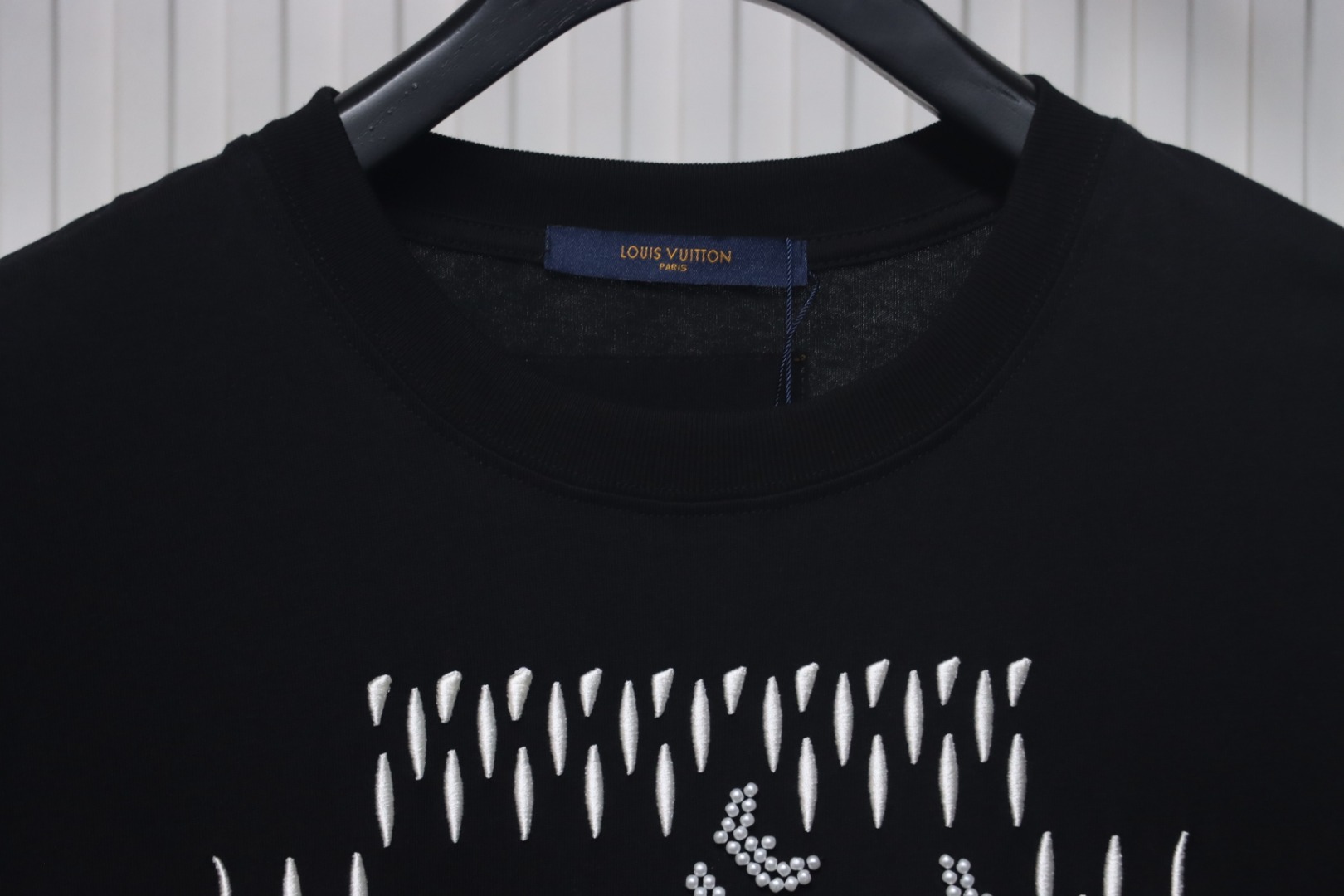 Louis Vuitton ✖ Pharrell joint handmade pearl embroidered short-sleeved T-shirt black