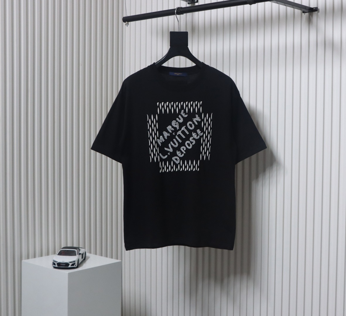 Louis Vuitton ✖ Pharrell joint handmade pearl embroidered short-sleeved T-shirt black