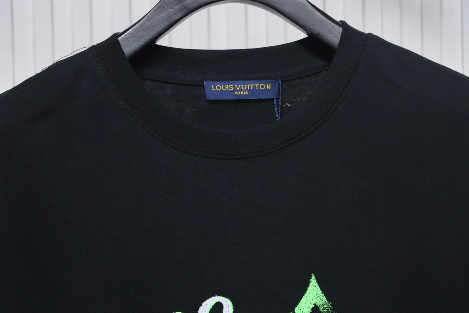 Louis Vuitton Colorful Gradient Logo Toothbrush Embroidered Short Sleeve T-shirt Black