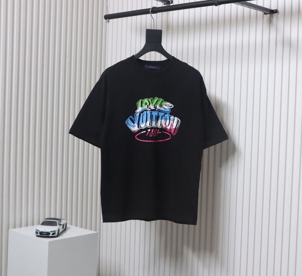 Louis Vuitton colorful letter logo print short sleeve black