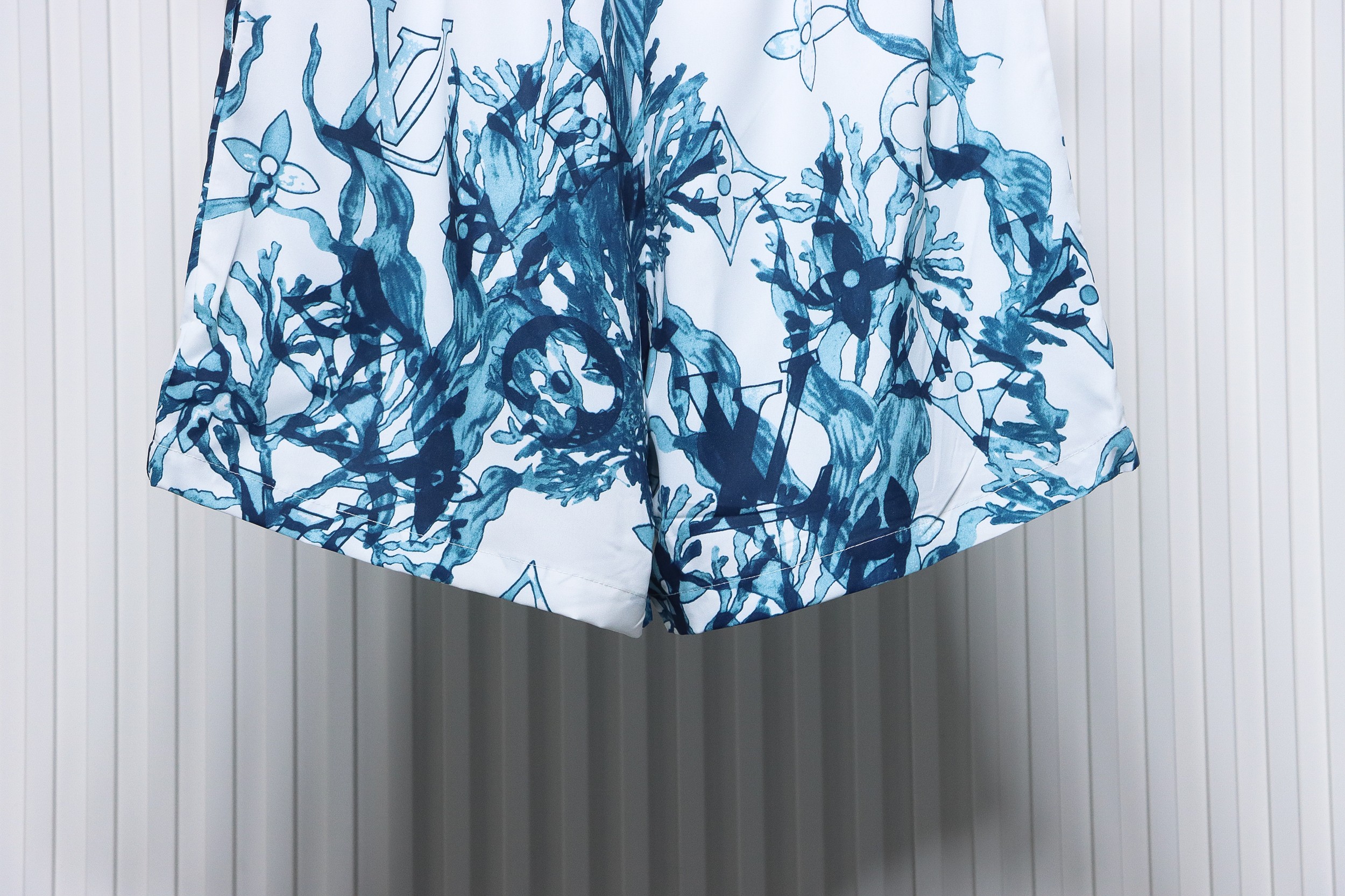Louis Vuitton LV 24ss coral seagrass print shorts
