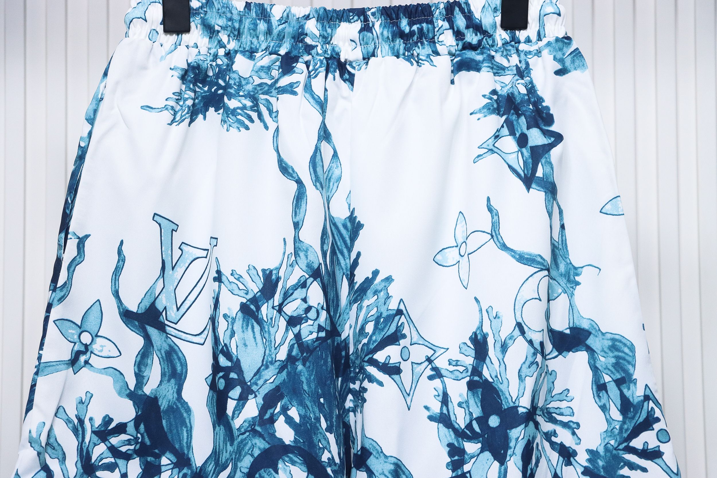 Louis Vuitton LV 24ss coral seagrass print shorts