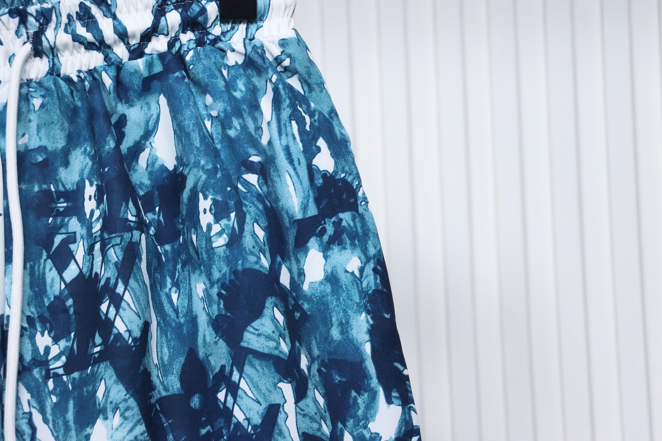 Louis Vuitton LV 24ss coral seagrass print shorts