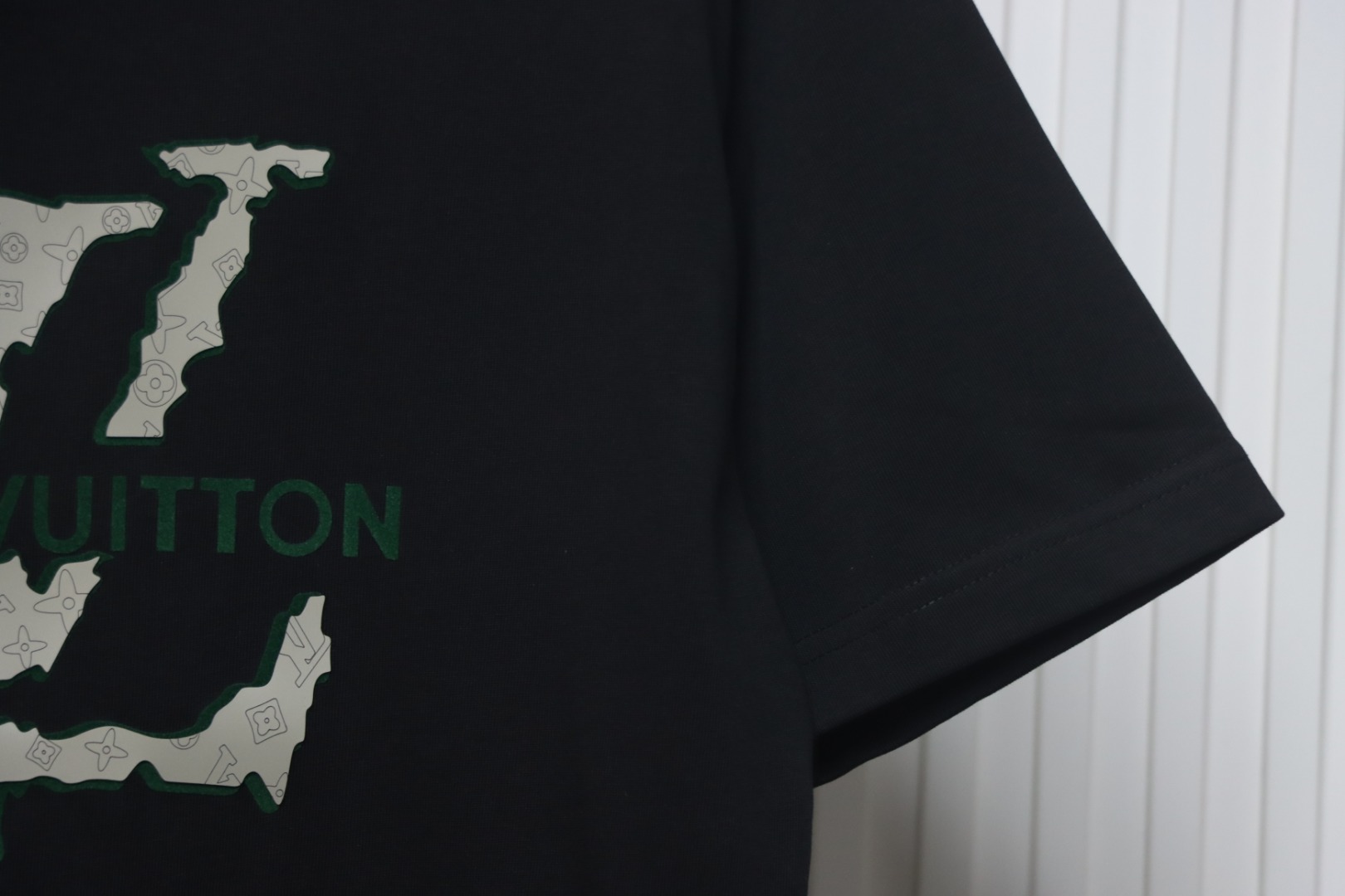 Louis Vuitton LV 25SS flocked logo short-sleeved T-shirt black