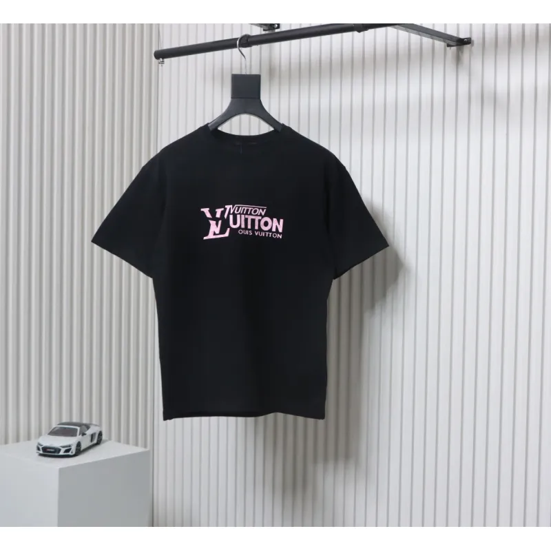 Louis Vuitton LV 25SS Pink Letters Short Sleeve T-Shirt black