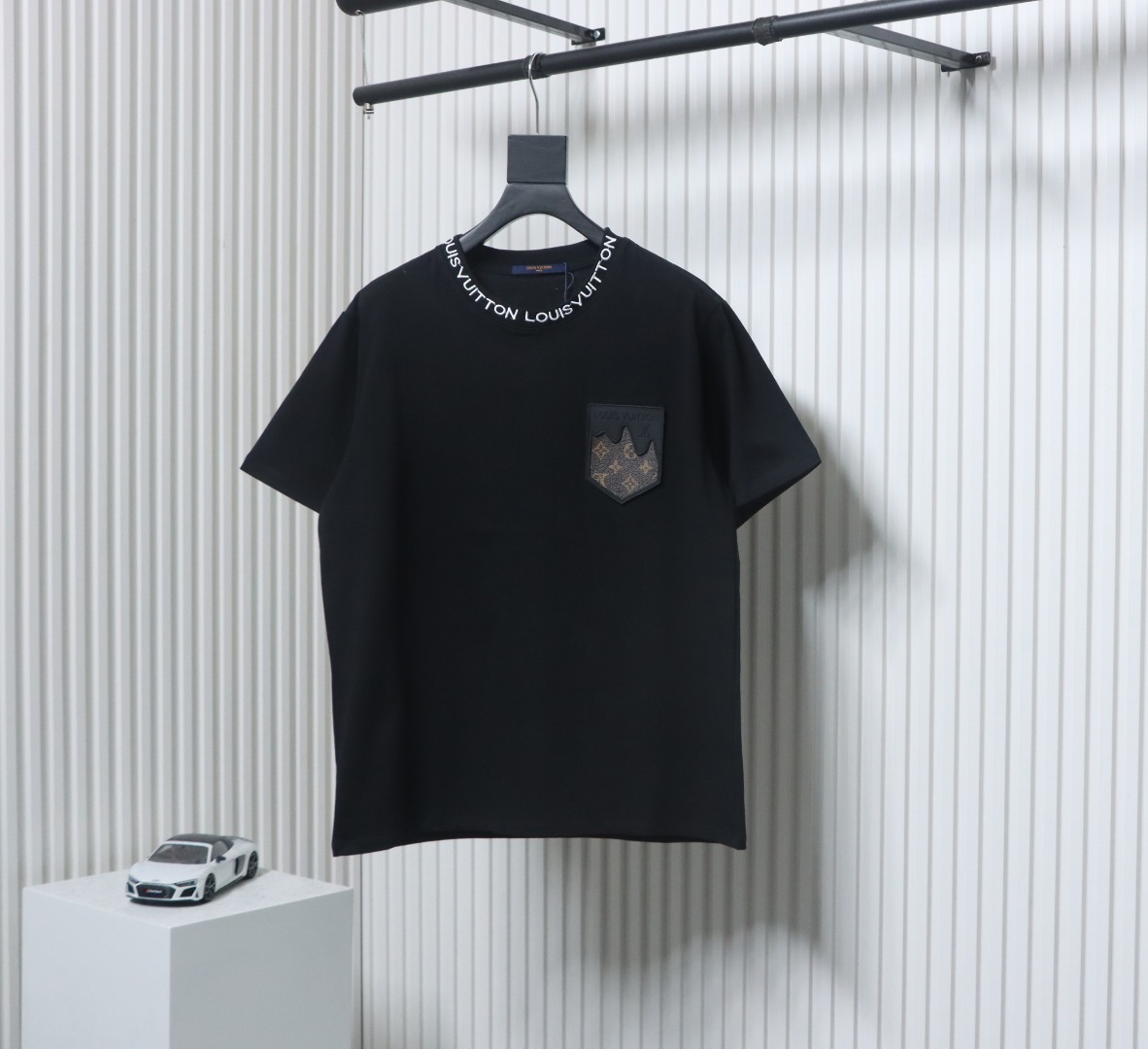 Louis Vuitton LV Embroidered Logo Short Sleeve T-Shirt black
