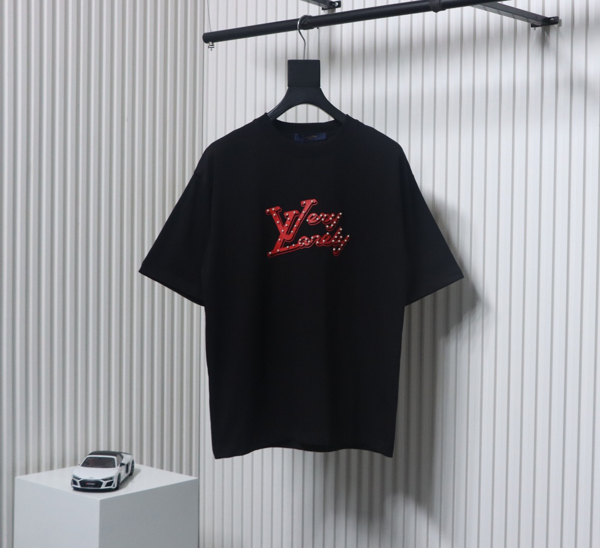 Louis Vuitton spotted red hollow print short sleeve black