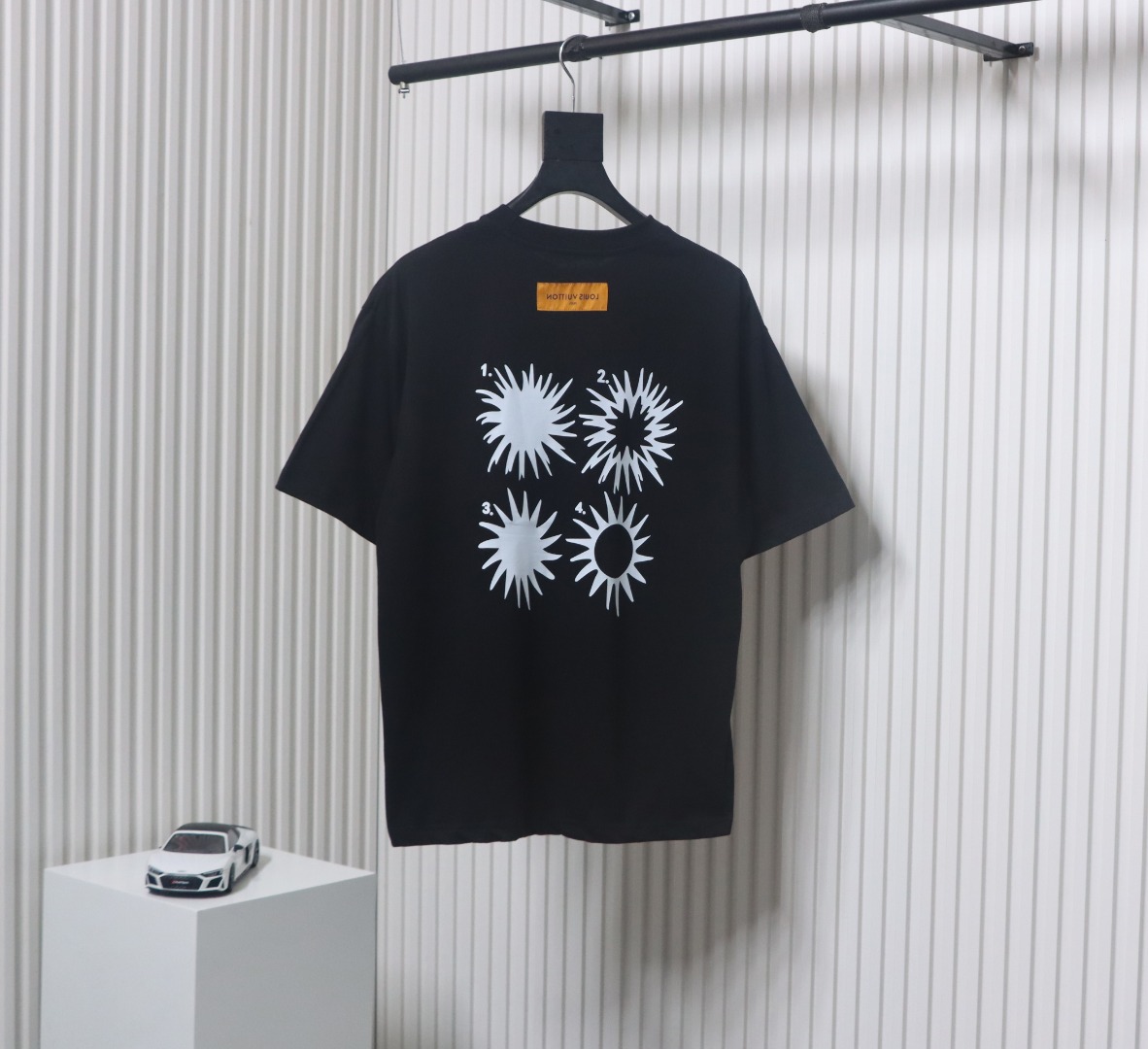 Louis Vuitton sun logo print short sleeve black