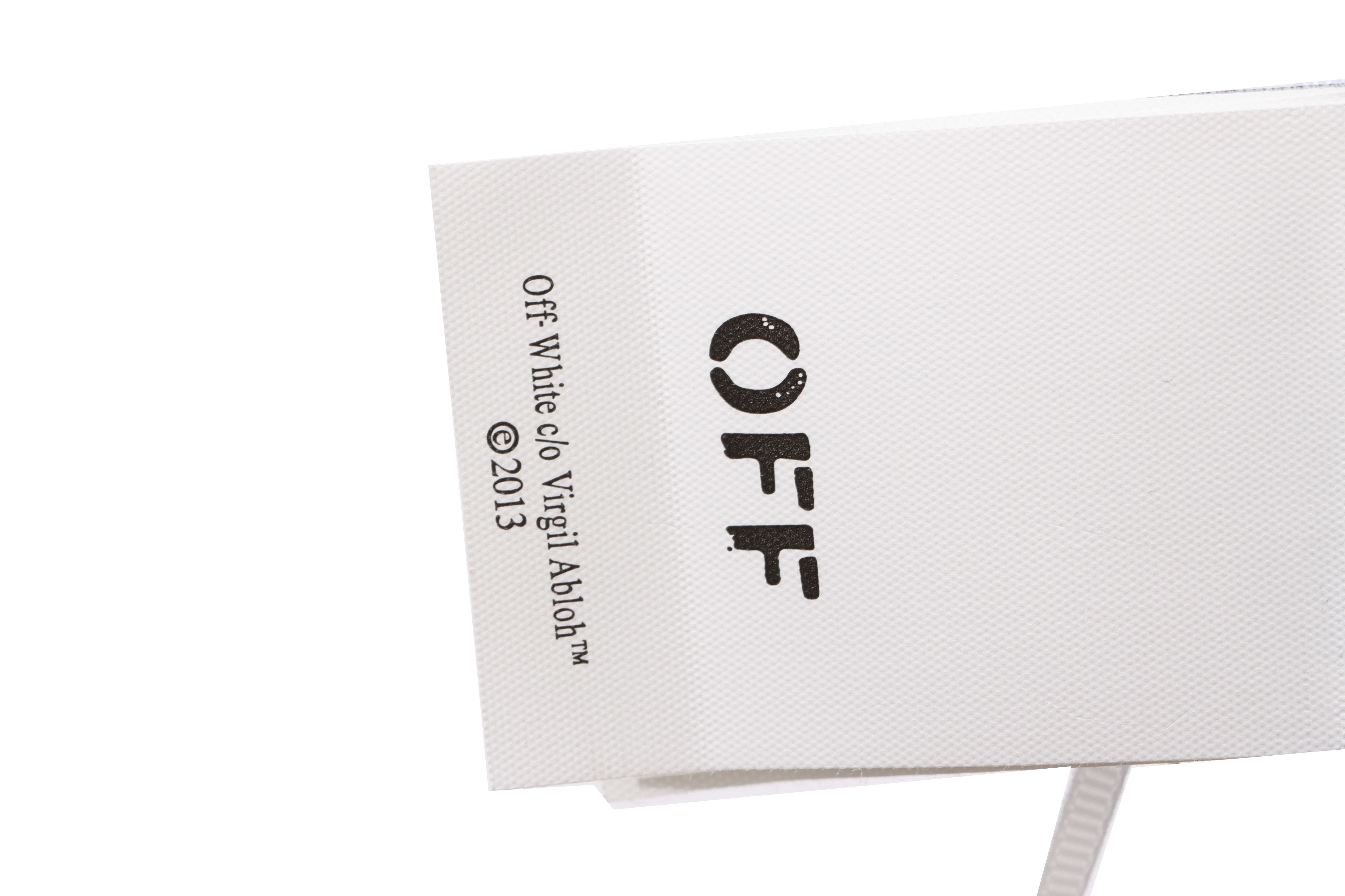 OW digital earphones arrow print short sleeves