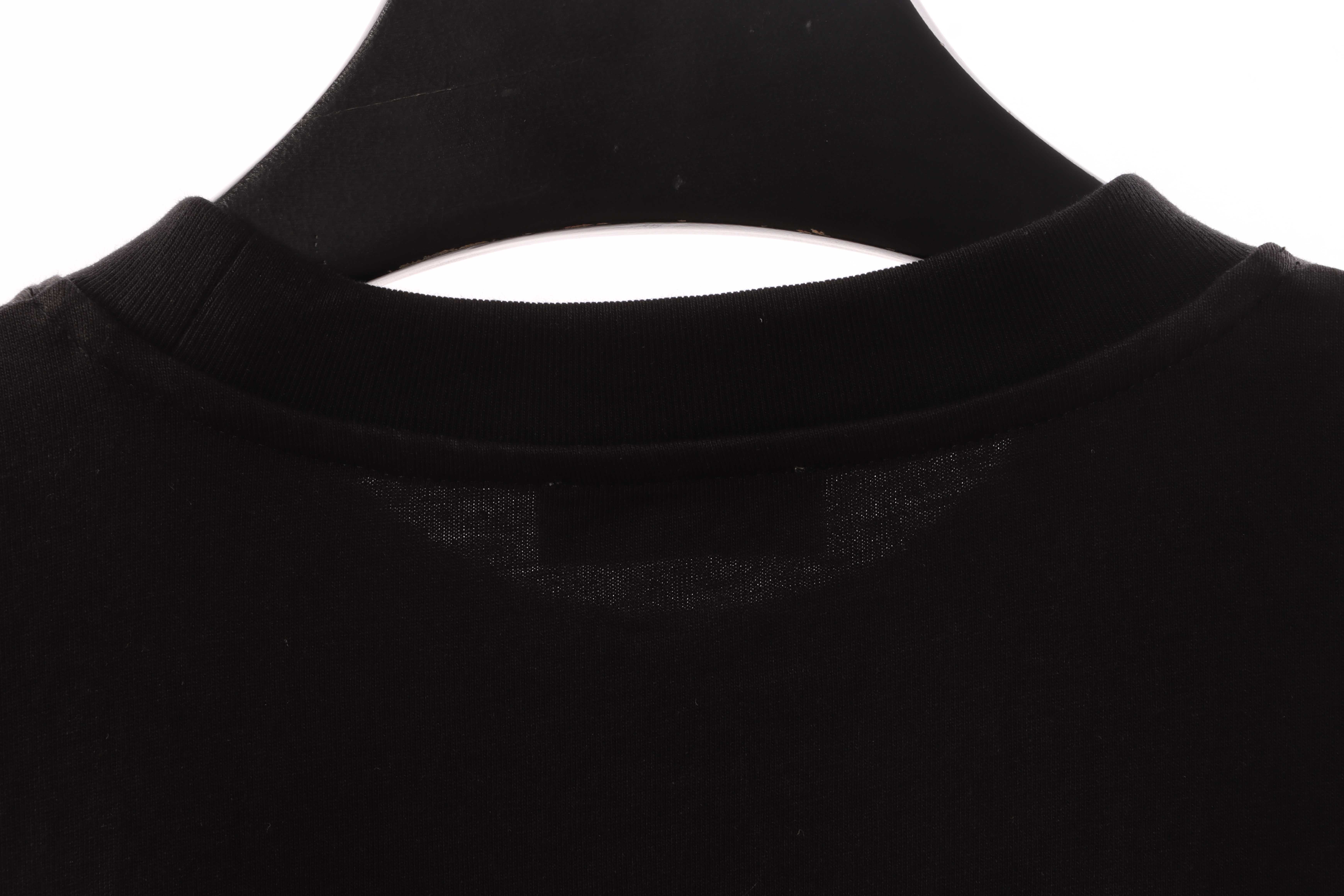 OW digital earphones arrow print short sleeves