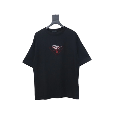 Prada 25ss Overlapping Embroidered Triangle Logo Short Sleeve Black 01