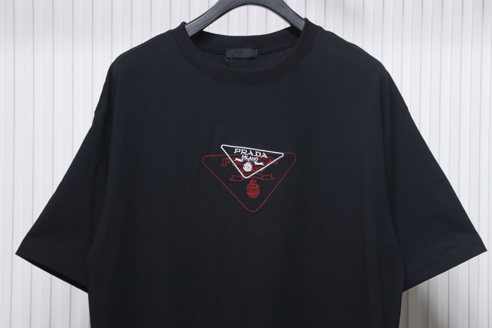 Prada 25ss Overlapping Embroidered Triangle Logo Short Sleeve Black