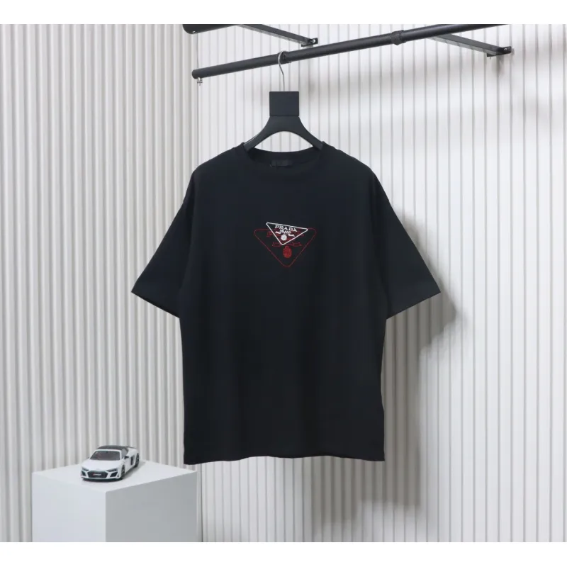 Prada 25ss Overlapping Embroidered Triangle Logo Short Sleeve Black