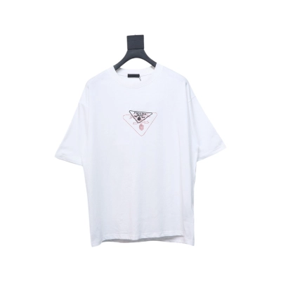 Prada 25ss Overlapping Embroidered Triangle Logo Short Sleeve White 01