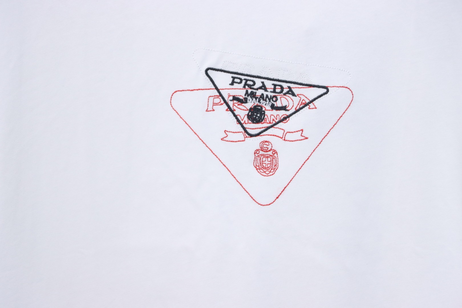 Prada 25ss Overlapping Embroidered Triangle Logo Short Sleeve White