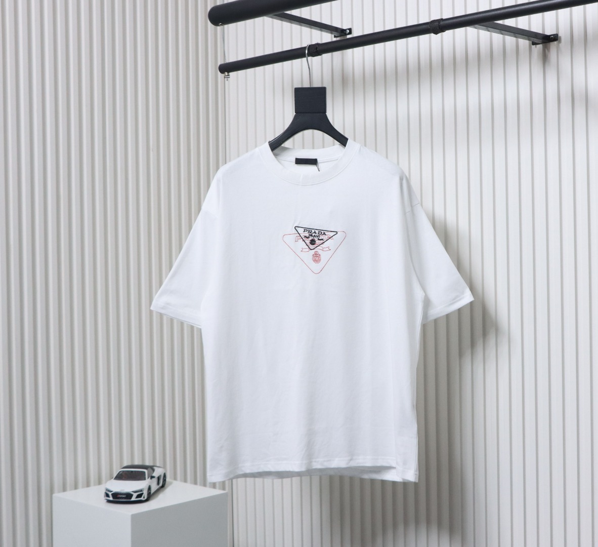 Prada 25ss Overlapping Embroidered Triangle Logo Short Sleeve White