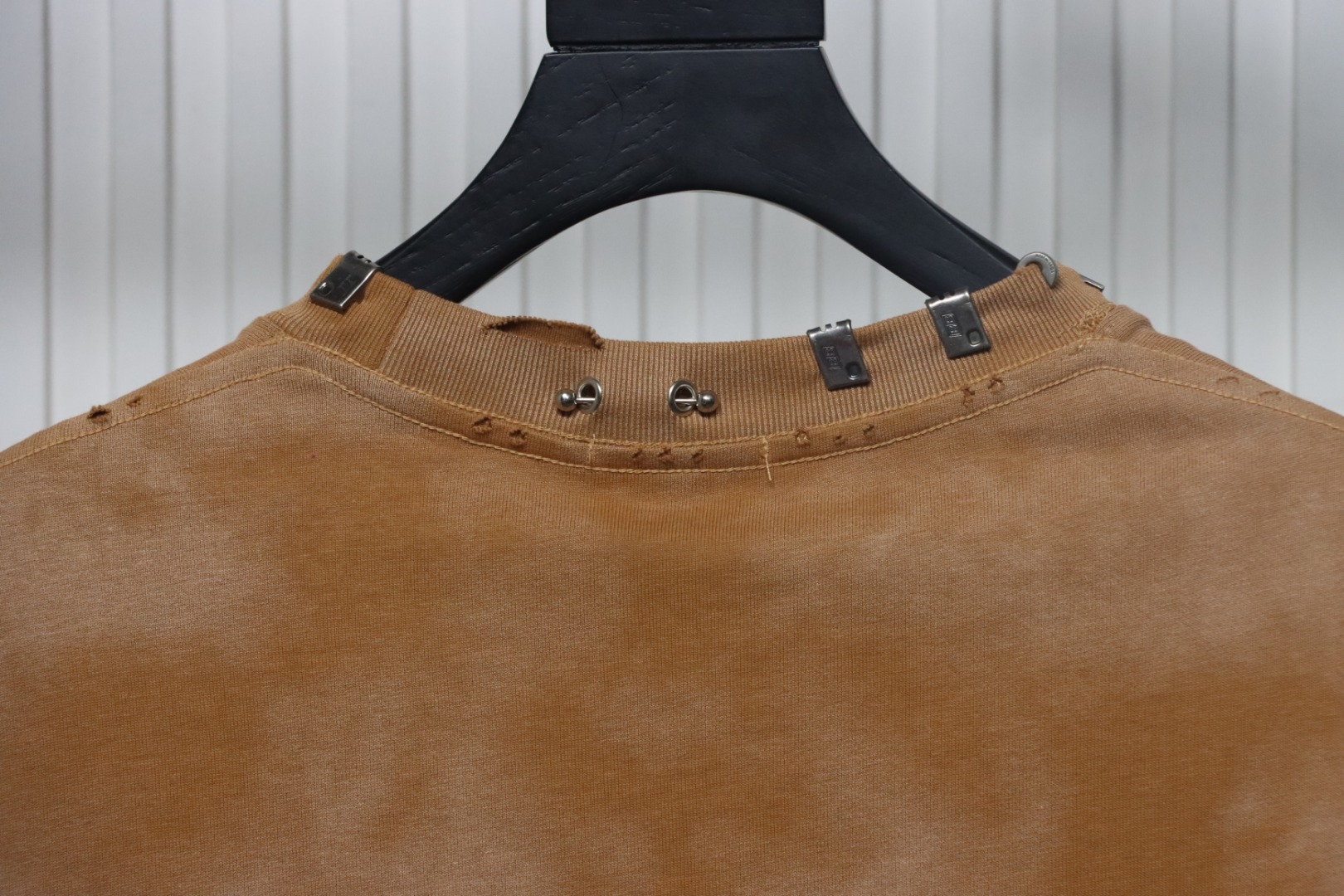 Balenciaga 23ss Rivet Puncture Washed Hole T-shirt Ochre