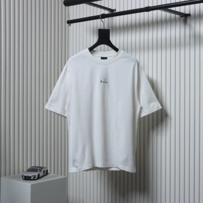Balenciaga 25ss Hand-made Embroidered Small Heart Hole T-shirt  01