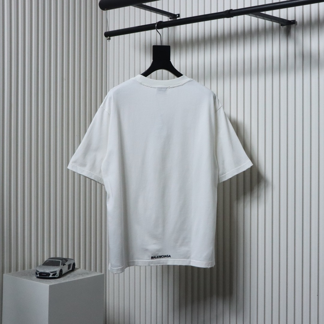 Balenciaga 25ss Hand-made Embroidered Small Heart Hole T-shirt 