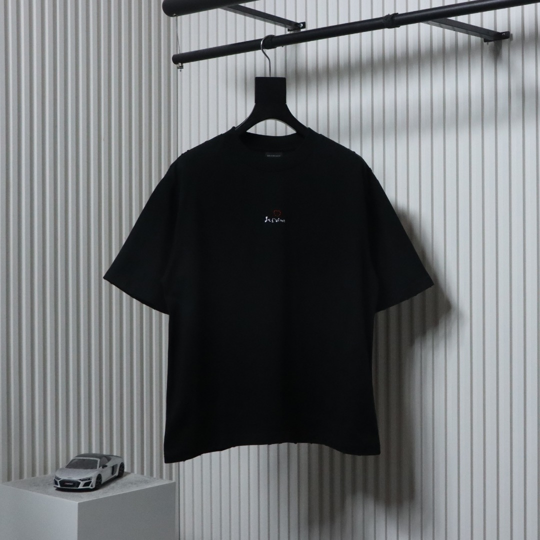 Balenciaga 25ss Hand-made Embroidered Small Heart Hole T-shirt Black