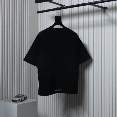 Balenciaga 25ss Hand-made Embroidered Small Heart Hole T-shirt Black 02