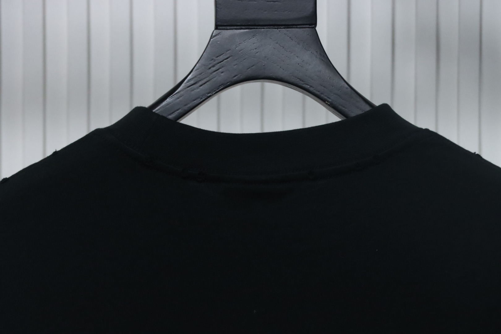 Balenciaga 25ss Hand-made Embroidered Small Heart Hole T-shirt Black