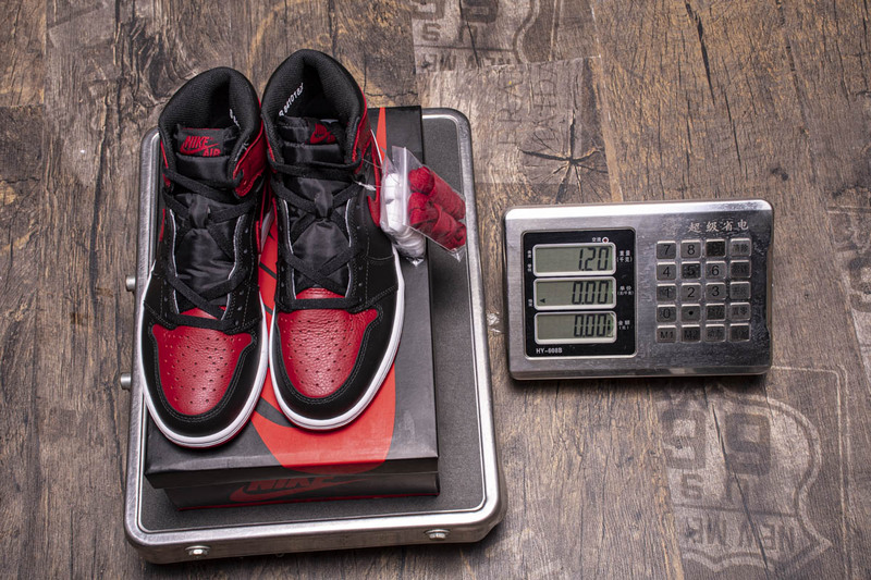 TOP Version Air Jordan 1 High Banned 555088-001 