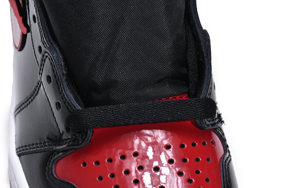 TOP Version Air Jordan 1 High Banned Patent Leather isForbidden to Wear 555088-063