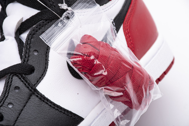 TOP Version Air Jordan 1 High OG Black Toe 555088-125
