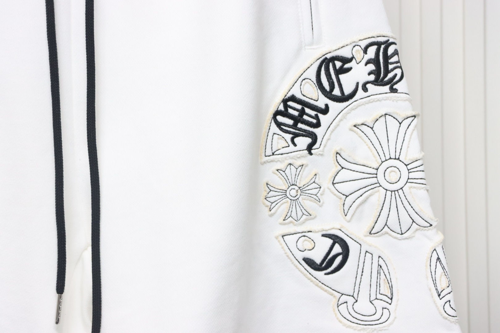 Chrome Hearts 24ss Appliqué Cross Sanskrit Scroll Embroidered Shorts White