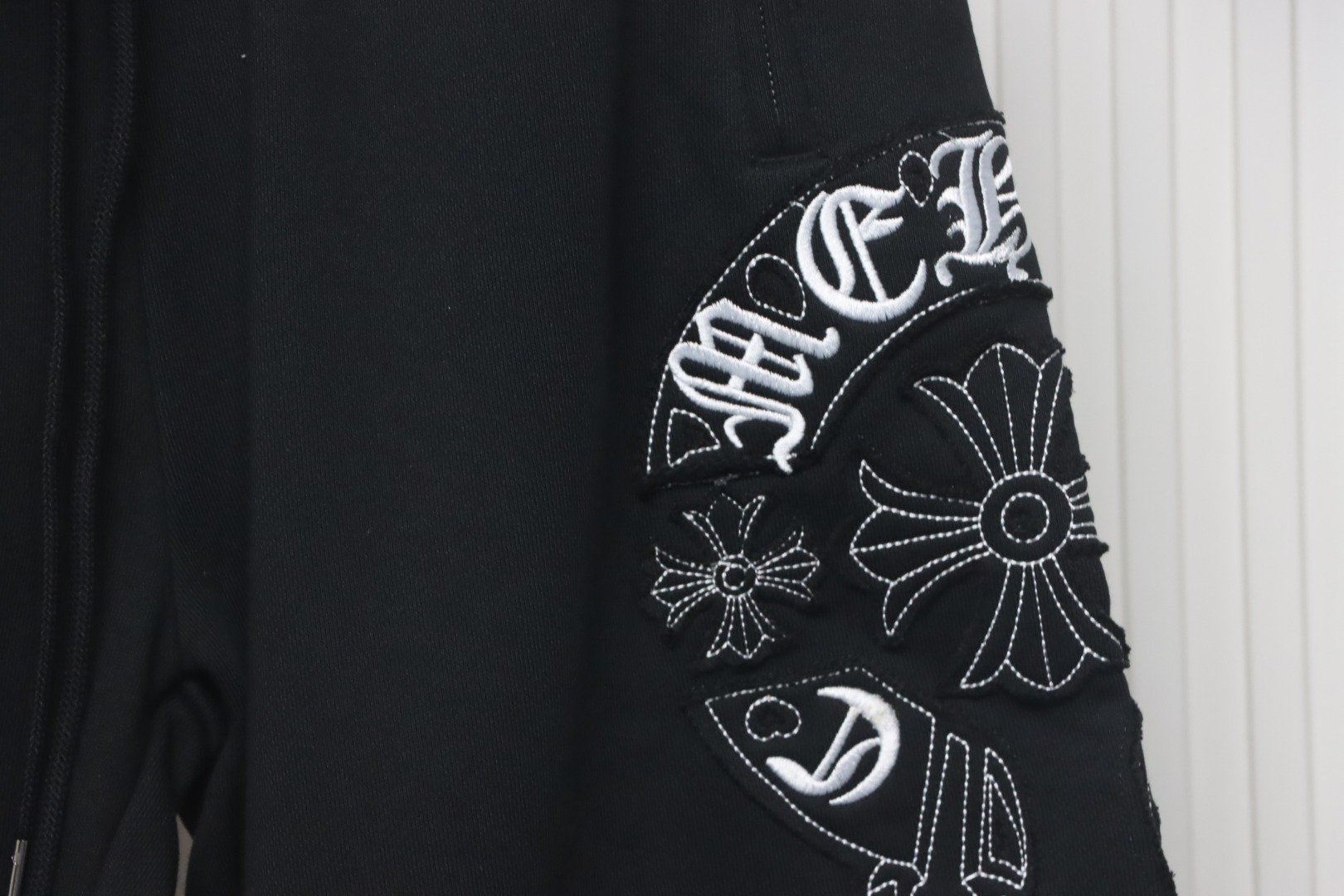 Chrome Hearts 24ss Appliqué Cross and Scroll Embroidered Shorts Black