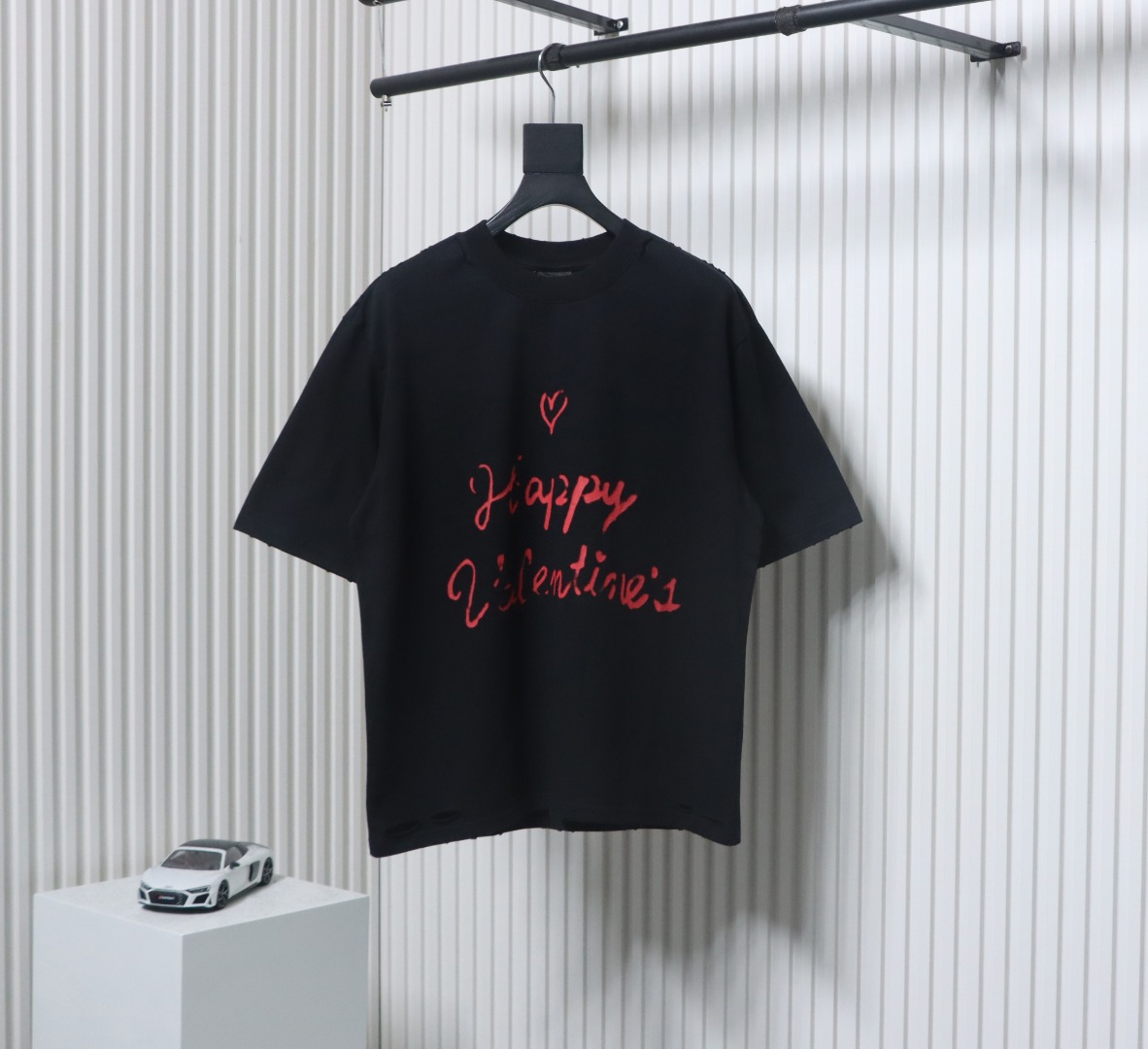 Balenciaga 25ss Valentine's Day Limited Edition Heart Slogan Ripped T-shirt Black