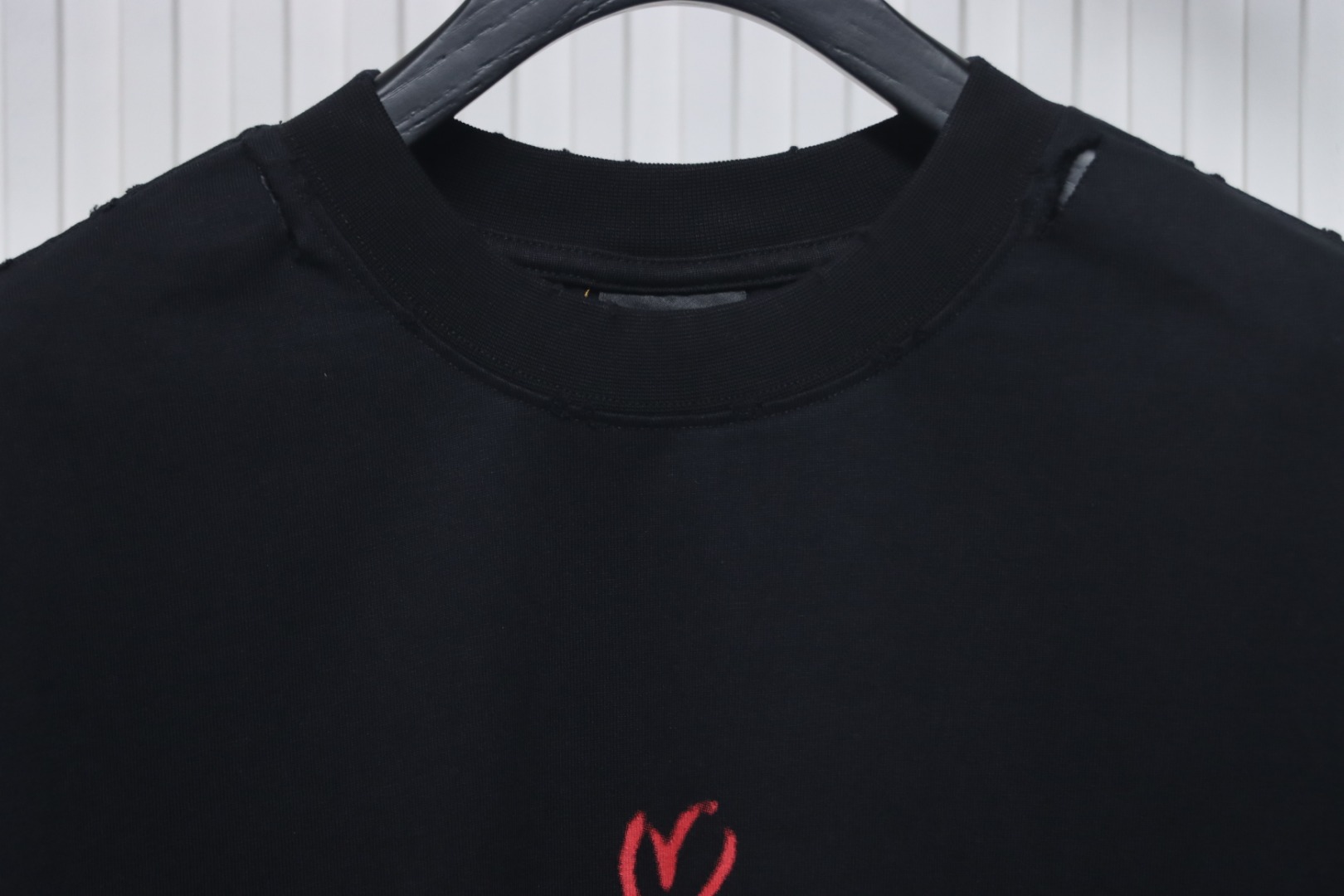 Balenciaga 25ss Valentine's Day Limited Edition Heart Slogan Ripped T-shirt Black
