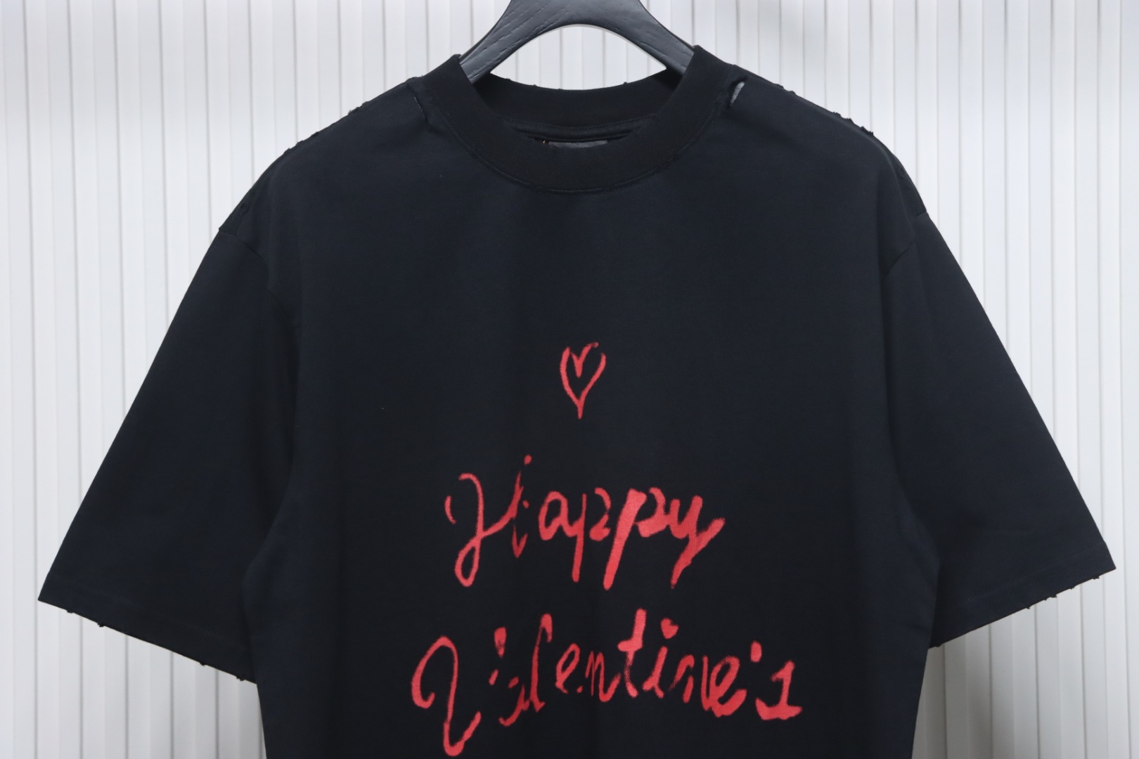 Balenciaga 25ss Valentine's Day Limited Edition Heart Slogan Ripped T-shirt Black
