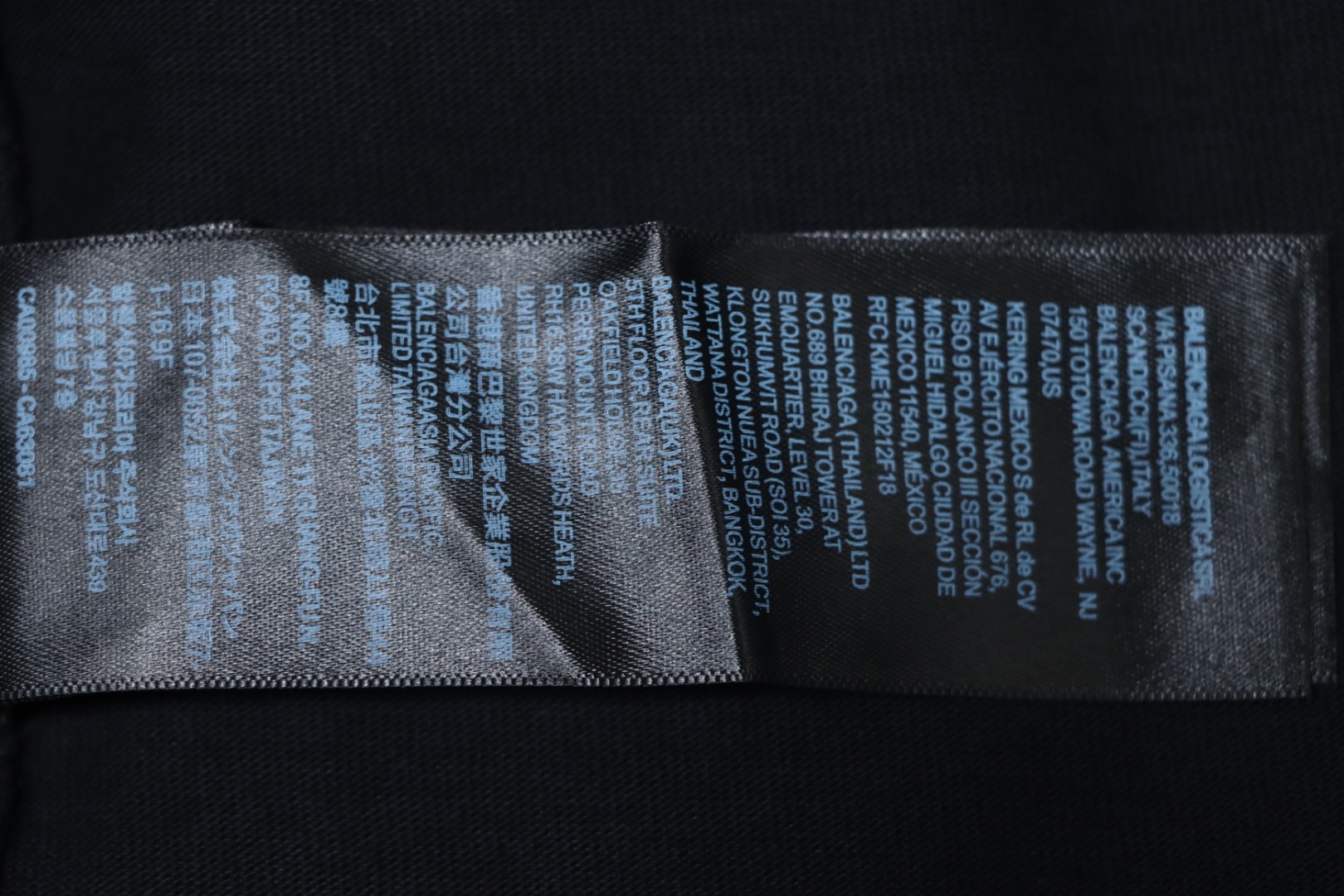 Balenciaga 25ss Valentine's Day Limited Edition Heart Slogan Ripped T-shirt Black