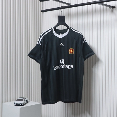 Balenciaga Co-branded AD Manchester United jersey T-shirt Black 01