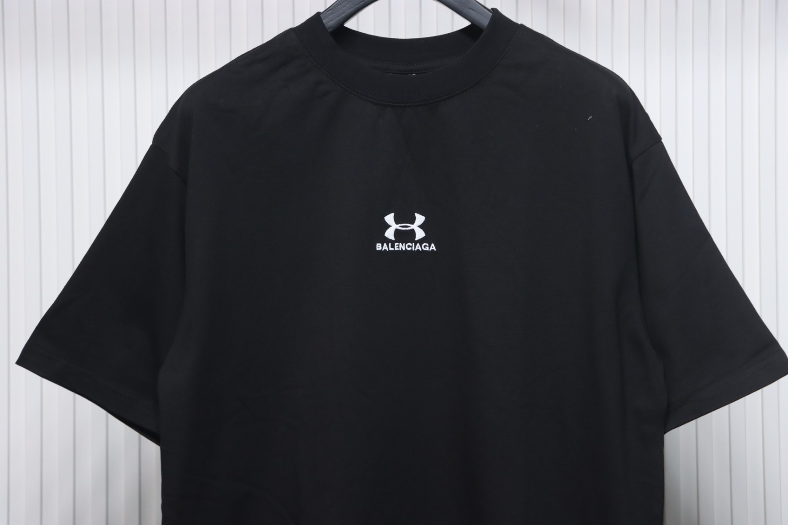 Under Armor 𝘽𝘼𝙇𝙀𝙉𝘾𝙄𝘼𝙂𝘼 × 𝙐𝙣𝙙𝙚𝙧 𝘼𝙧𝙢𝙤𝙪𝙧 BLCG × UA 25SS Cross-border Joint Embroidery T-shirt Black
