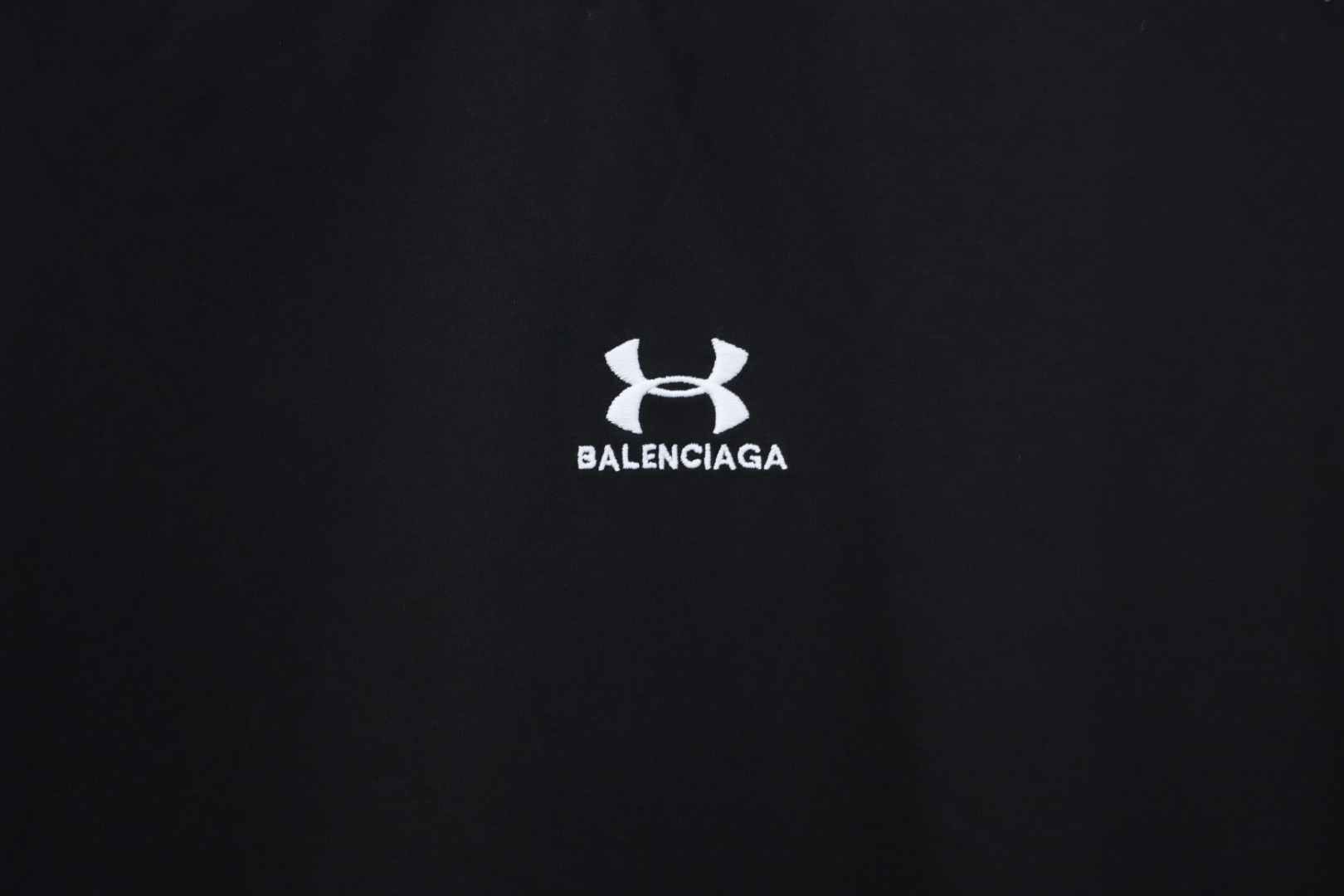 Under Armor 𝘽𝘼𝙇𝙀𝙉𝘾𝙄𝘼𝙂𝘼 × 𝙐𝙣𝙙𝙚𝙧 𝘼𝙧𝙢𝙤𝙪𝙧 BLCG × UA 25SS Cross-border Joint Embroidery T-shirt Black