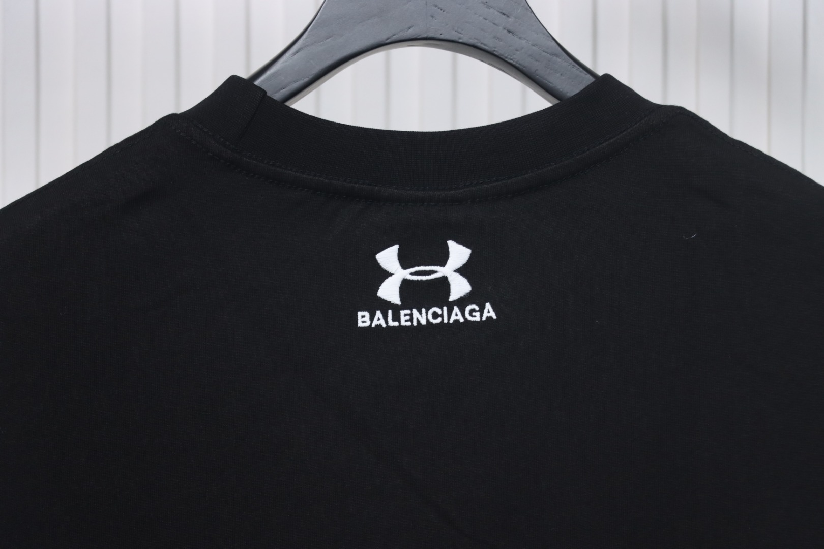 Under Armor 𝘽𝘼𝙇𝙀𝙉𝘾𝙄𝘼𝙂𝘼 × 𝙐𝙣𝙙𝙚𝙧 𝘼𝙧𝙢𝙤𝙪𝙧 BLCG × UA 25SS Cross-border Joint Embroidery T-shirt Black
