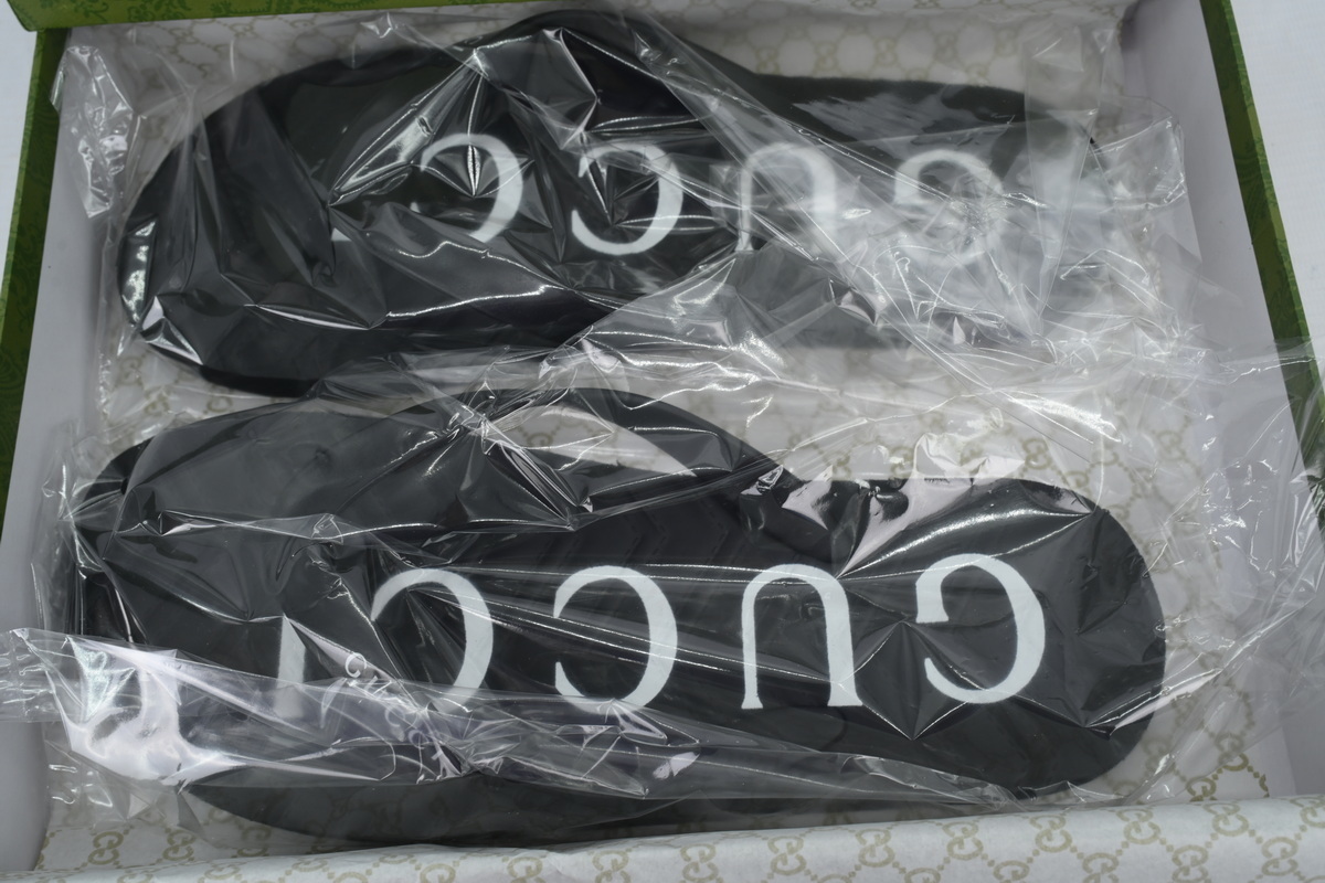 Gucci Flip Flops Logo Bottom Black