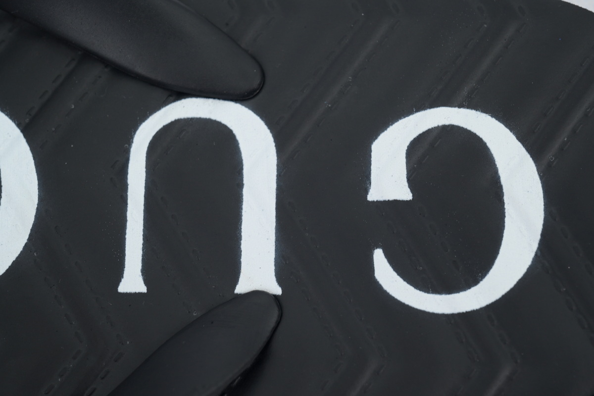 Gucci Flip Flops Logo Bottom Black