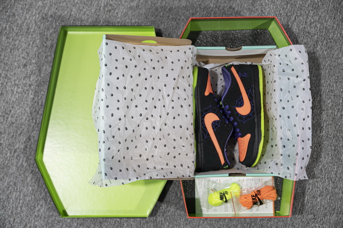 Nike Dunk SB Low Night of Mischief Halloween BQ6817-006