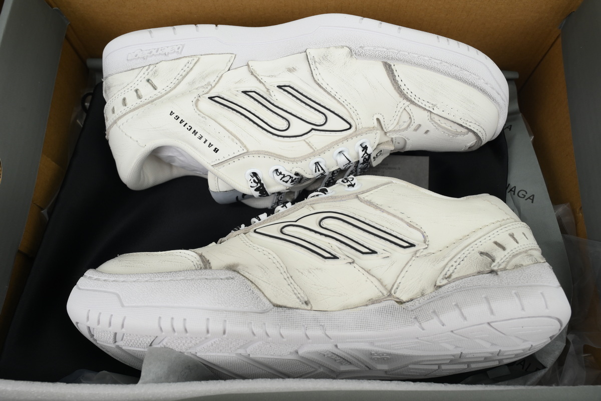 Balenciaga HAMPTONS WORN-OUT White 841765 WCURB 9141