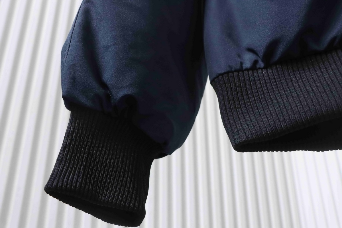 Canada Goose Chilliwack Bomber Jacket Short Down Jacket PBI Dark Blue