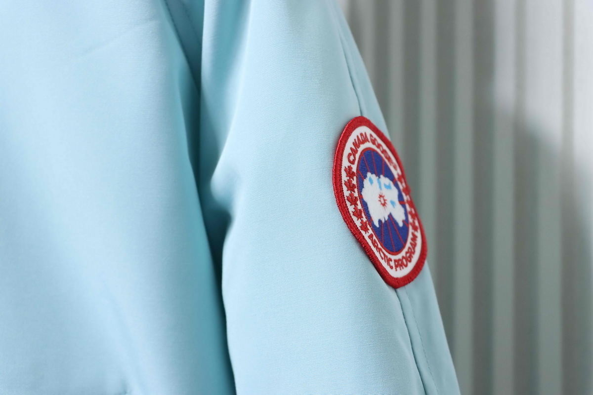 Canada Goose Chilliwack Bomber Jacket Short Down Jacket Sky Blue