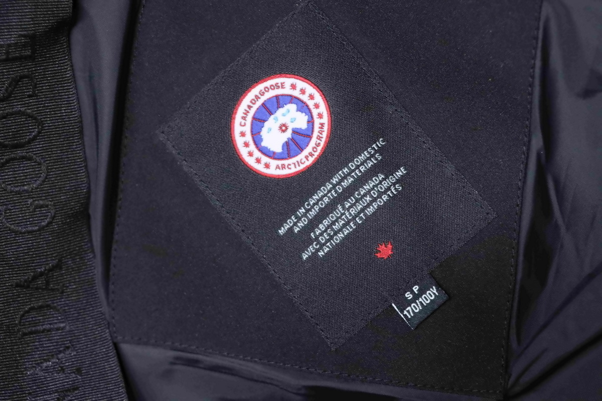 Canada Goose Chilliwack Bomber Jacket Short Down Jacket PBI Black