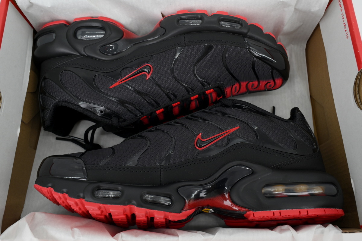 Nike Air Max Plus Sith Lightsaber IM4868-010