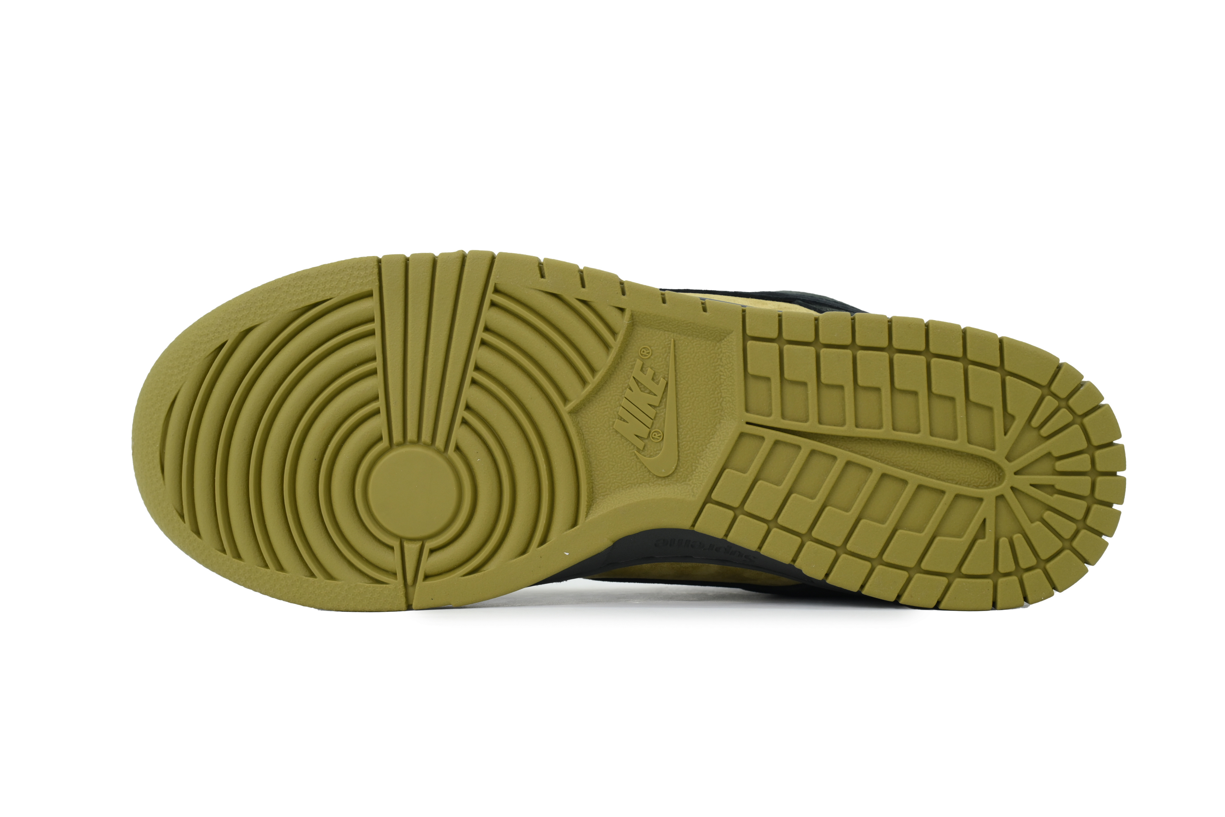 Nike Supreme x Dunk Low SB Camper Green HQ8487-300